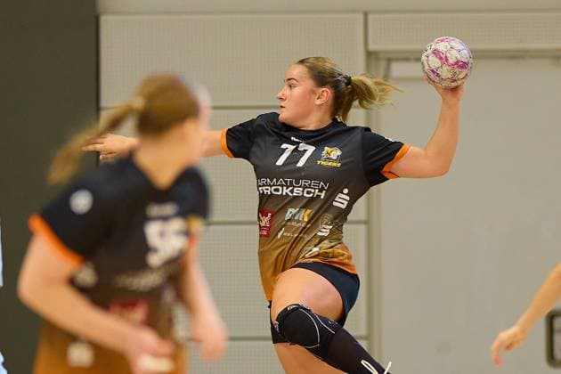 Sprungwurf Maren Beatrice Keil (VfL Waiblingen, 77) GER, VfL Waiblingen - TSV Bayer 04 Leverkusen, Handball, DHB Pokal, 1. Runde, Frauen, 2025, 24.08.2025 GER, VfL Waiblingen - TSV Bayer 04 Leverkusen, Handball, DHB Pokal, 1. Runde, Frauen, 2025, 24.08.2025 Waiblingen Copyright: xEibner-Pressefoto GeraldxOelze-dexStoppanyx EP-ODS