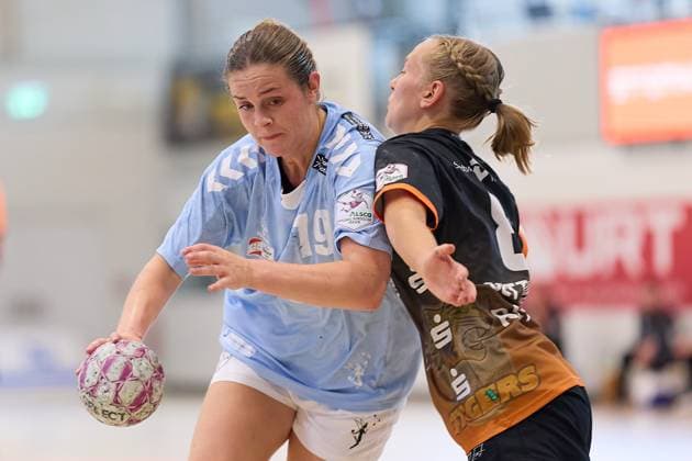 Denise Mol (TSV Bayer 04 Leverkusen, 19) und Belen Gettwart (VfL Waiblingen, 08) GER, VfL Waiblingen - TSV Bayer 04 Leverkusen, Handball, DHB Pokal, 1. Runde, Frauen, 2025, 24.08.2025 GER, VfL Waiblingen - TSV Bayer 04 Leverkusen, Handball, DHB Pokal, 1. Runde, Frauen, 2025, 24.08.2025 Waiblingen Copyright: xEibner-Pressefoto GeraldxOelze-dexStoppanyx EP-ODS