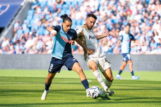 FOOTBALL : Le Havre vs Lens - Ligue 1 - 24 08 2025 Kechta Yassine ( 8 - Le Havre ) and Adrien THOMASSON ( 28 - Lens ) during the Ligue 1 match between Havre AC and RC Lens at Stade Oceane on August 24, 2025 in Le Havre, France. ( Photo by Federico Pestellini PsnewZ ) - Le HavreFrance  Copyright: xFedericoxPestellinix