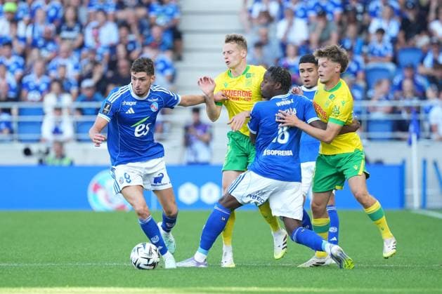 RC Strasbourg v FC Nantes - Ligue 1 McDonald s 2025 2026 18 Junior MWANGA (rcsa) - 08 Johann LEPENANT (fcn) - 09 Joaquin PANICHELLI (rcsa) - 03 Nicolas COZZA (fcn) during Ligue 1 McDonald s match between Strasbourg and Nantes at Stade de la Meinau on August 24, 2025 in Strasbourg, France. Strasbourg France  Copyright: xFEPx 776371200