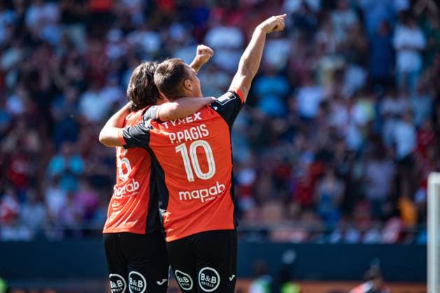 FOOTBALL : FC Lorient vs Stade Rennais - Ligue 1 - JournÃ e 2 - 24 08 2025 Joie des joueurs du FC Lorient aprÃ s le but de Pablo Pagis (FC Lorient) LorientFrance  Copyright: xBaptistexAutissierx