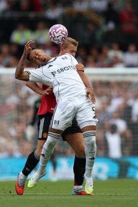 Fulham v Manchester United, ManU - Premier League Matthijs De Ligt of Manchester United and Rodrigo Muniz of Fulham challenge during the Premier League match between Fulham and Manchester United at Craven Cottage on August 24, 2025 in London, England. London Craven Cottage England United Kingdom Copyright: xNigelxFrench Sportsphoto APLx 14133609
