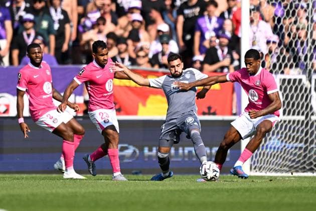 Toulouse FC v Stade Brestois 29 - Ligue 1 McDonald s 2025 2026 23 Cristian CASSERES JR (tfc) - 10 Romain DEL CASTILLO (sb29) - 24 Dayann METHALIE (tfc) during the Ligue 1 McDonald s match between Toulouse FC and Stade Brestois 29 at Stadium de Toulouse on August 24, 2025 in Toulouse, France. Toulouse France  Copyright: xFEPx 776348105
