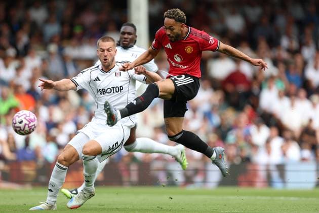 Fulham v Manchester United, ManU - Premier League Joachim Andersen of Fulham and Matheus Cunha of Manchester United challenge during the Premier League match between Fulham and Manchester United at Craven Cottage on August 24, 2025 in London, England. London Craven Cottage England United Kingdom Copyright: xNigelxFrench Sportsphoto APLx 14133613