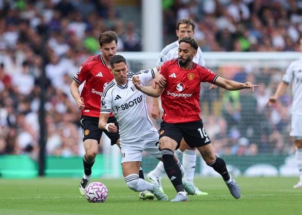 24th August 2025; Craven Cottage, Fulham, London, England; Premier League Football, Fulham versus Manchester United, ManU Matheus Cunha of Manchester United tackles Sasa Lukic of Fulham  JohnxPatrickxFletcher