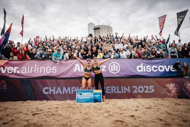 Beachvolleyball Frauen Allianz German Beach Tour 2025 Tourstop Berlin 24.08.2025 v.l. Melanie Paul und Lea Kunst gewinnen das Turnier in Berlin Berlin Funkhaus Beach Berlin Deutschland