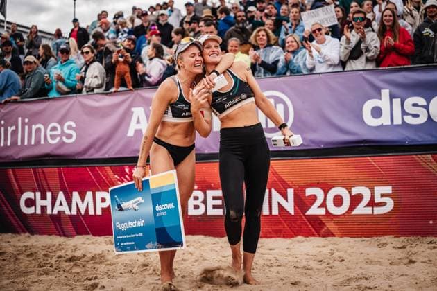 Beachvolleyball Frauen Allianz German Beach Tour 2025 Tourstop Berlin 24.08.2025 v.l. Melanie Paul und Lea Kunst gewinnen das Turnier in Berlin Berlin Funkhaus Beach Berlin Deutschland