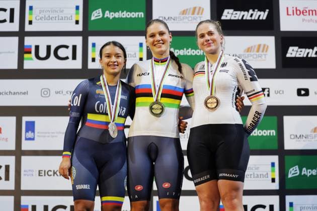 2025 UCI Junior Track World Championships Picture by Alex Whitehead SWpix.com - 24 08 2025 - Cycling - 2025 UCI Junior Track World Championships - Omnisport, Apeldoorn, Netherlands - Women Keirin 1-6 Final - Matilde Cenci (Italy) receives the Gold medal and Rainbow jersey, Valeria Hernandez Vergara (Colombia) receives the Silver medal and Emilia Waterstradt (Germany) receives the Bronze medal. Omnisport Apeldoorn Netherlands Copyright: x xSWpix.comx(t axPhotographyxHubxLtd)xAlexxWhitehead SWpix.comx SWP-3065-0113