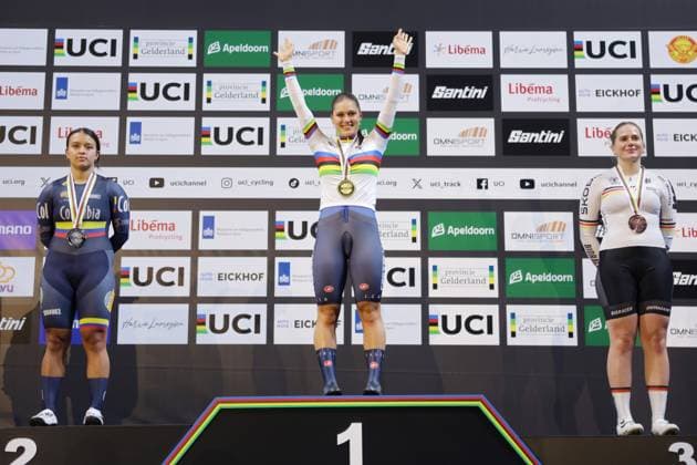 2025 UCI Junior Track World Championships Picture by Alex Whitehead SWpix.com - 24 08 2025 - Cycling - 2025 UCI Junior Track World Championships - Omnisport, Apeldoorn, Netherlands - Women Keirin 1-6 Final - Matilde Cenci (Italy) receives the Gold medal and Rainbow jersey, Valeria Hernandez Vergara (Colombia) receives the Silver medal and Emilia Waterstradt (Germany) receives the Bronze medal. Omnisport Apeldoorn Netherlands Copyright: x xSWpix.comx(t axPhotographyxHubxLtd)xAlexxWhitehead SWpix.comx SWP-3065-0116
