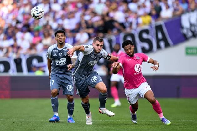 Toulouse FC v Stade Brestois 29 - Ligue 1 McDonald s 2025 2026 05 Brendan CHARDONNET (sb29) - 09 Frank MAGRI (tfc) during the Ligue 1 McDonald s match between Toulouse FC and Stade Brestois 29 at Stadium de Toulouse on August 24, 2025 in Toulouse, France. Toulouse France  Copyright: xFEPx 776348105