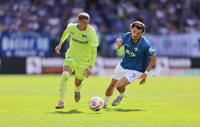 24.08.2025, xdcx, Fussball 2. Bundesliga, SV Darmstadt 98 - Hertha BSC Berlin, emonline, emspor, despor, v.l., Michael Cuisance (Hertha BSC Berlin), Fraser Hornby (SV Darmstadt 98) DFL DFB REGULATIONS PROHIBIT ANY USE OF PHOTOGRAPHS AS IMAGE SEQUENCES AND OR QUASI-VIDEO.