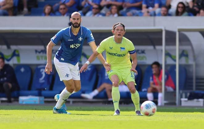 24.08.2025, xdcx, Fussball 2. Bundesliga, SV Darmstadt 98 - Hertha BSC Berlin, emonline, emspor, despor, v.l., Aleksandar Vukotic (SV Darmstadt 98), Fabian Reese (Hertha BSC Berlin) DFL DFB REGULATIONS PROHIBIT ANY USE OF PHOTOGRAPHS AS IMAGE SEQUENCES AND OR QUASI-VIDEO.