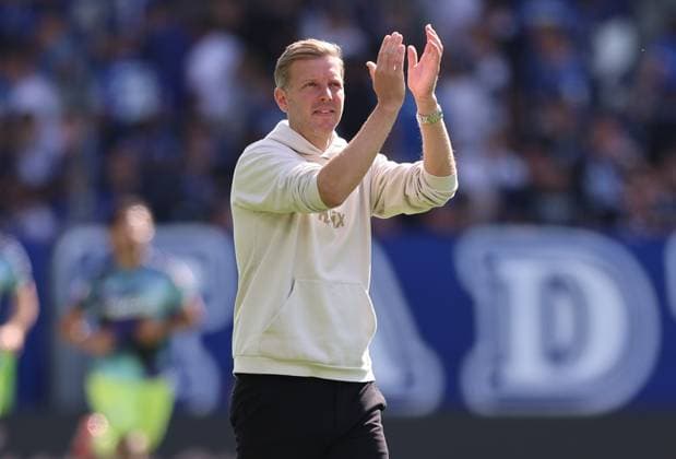 24.08.2025, xdcx, Fussball 2. Bundesliga, SV Darmstadt 98 - Hertha BSC Berlin, emonline, emspor, despor, v.l., Trainer Florian Kohfeldt (SV Darmstadt 98) bedankt sich bei den Fans, bedanken, Dank, Mannschaft nach dem Spiel, after the match, bedankt sich bei den Fans, applauds the fans DFL DFB REGULATIONS PROHIBIT ANY USE OF PHOTOGRAPHS AS IMAGE SEQUENCES AND OR QUASI-VIDEO.