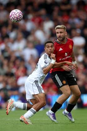 Fulham v Manchester United, ManU - Premier League Joshua King of Fulham and Luke Shaw of Manchester United challenge during the Premier League match between Fulham and Manchester United at Craven Cottage on August 24, 2025 in London, England. London Craven Cottage England United Kingdom Copyright: xNigelxFrench Sportsphoto APLx 14133622