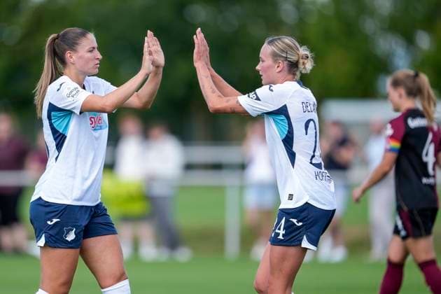 v.li.: Melissa Kössler (TSG, 25), Feli Delacauw (TSG, 24), Spielerinnen der TSG 1899 Hoffenheim, jubeln über das Tor zum 2:0, Jubel, Torjubel, Torerfolg, celebrate the goal, goal, celebration, jubelt ueber das Tor, Freuen, Freude, freut sich, optimistisch, positiv, Spielszene, Highlight, Action, Aktion, 24.08.2025, Sankt Leon-Rot (Deutschland), Fussball, Frauen, Testspiel, TSG 1899 Hoffenheim - 1. FC Nürnberg, 24.08.2025, Sankt Leon-Rot (Deutschland), Fussball, Frauen, Testspiel, TSG 1899 Hoffenheim - 1. FC Nürnberg, DFB DFL REGULATIONS PROHIBIT ANY USE OF PHOTOGRAPHS AS IMAGE SEQUENCES AND OR QUASI-VIDEO.