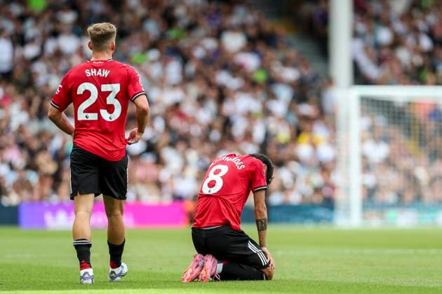 Fulham FC v Manchester United, ManU FC, English Premier League Manchester United midfielder Bruno Fernandes (8) on his knees, dejected, during the Fulham FC v Manchester United FC English Premier League match at Craven Cottage, London, United Kingdom on 24 August 2025 Credit: Megan Ewens Every Second Media Editorial use only. All images are copyright Every Second Media Limited. No images may be reproduced without prior permission. All rights reserved. Premier League and Football League images are subject to licensing agreements with Football DataCo Limited. see https: www.football-dataco.com Copyright: xIMAGO EveryxSecondxMediax ESM-1562-0047 MeganxEwensx xEveryxSecondxMediax