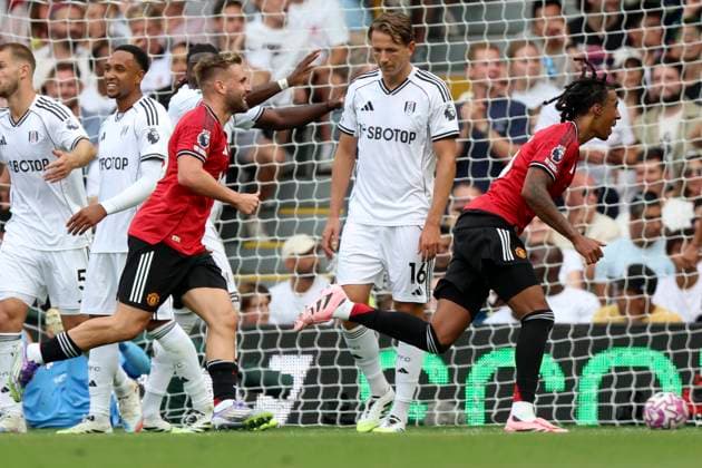 Fulham v Manchester United, ManU - Premier League Luke Shaw and Lenny Yoro of Manchester United celebrate 1st goal during the Premier League match between Fulham and Manchester United at Craven Cottage on August 24, 2025 in London, England. London Craven Cottage England United Kingdom Copyright: xNigelxFrench Sportsphoto APLx 14133629