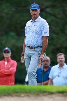 The Ally Challenge GRAND BLANC,MICHIGAN-AUGUST 24: Stewart Cink of Atlanta, Georgia waits on the first green during the final round of The Ally Challenge presented by McLaren at Warwick Hills Golf & Country Club, Grand Blanc, MI, USA Sunday, August 24, 2025. Grand Blanc Michigan United States  Copyright: xAmyxLemusx originalFilename:lemus-theallyc250824_nptUk.jpg