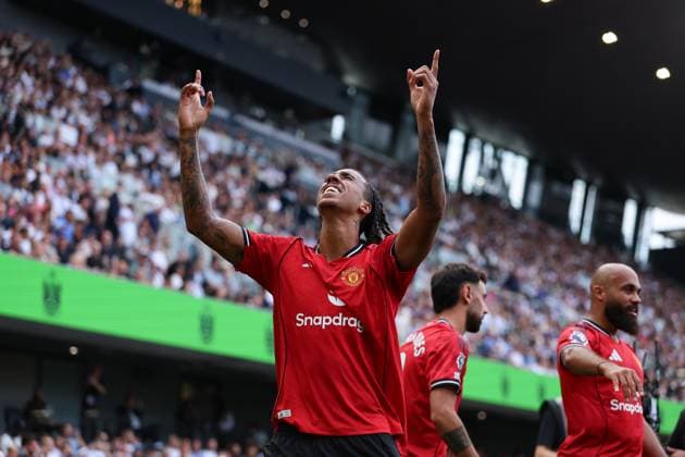 24th August 2025; Craven Cottage, Fulham, London, England; Premier League Football, Fulham versus Manchester United, ManU Leny Yoro of Manchester United celebrates after scoring his sides 1st in the 58th to make it 1-0  JohnxPatrickxFletcher