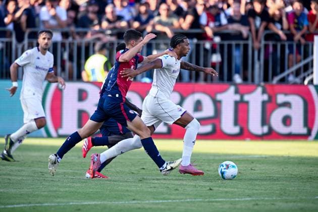 Fußball, Italien, Cagliari Calcio - AC Florenz Fiorentina s Cher Ndour in action during the Serie A soccer match between Cagliari Calcio and Fiorentina at the Unipol Domus in Cagliari, Sardinia - Sunday, 24 august 2025. - Soccer  Copyright: x Â®xGianlucaxZuddas LaPressex