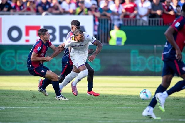 Fußball, Italien, Cagliari Calcio - AC Florenz Fiorentina s Cher Ndour in action during the Serie A soccer match between Cagliari Calcio and Fiorentina at the Unipol Domus in Cagliari, Sardinia - Sunday, 24 august 2025. - Soccer  Copyright: x Â®xGianlucaxZuddas LaPressex