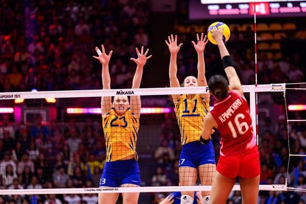 250824 Elsa Arrestad and Anna Haak of Sweden during the women s volleyball World Championship, WM, Weltmeisterschaft match between Thailand and Sweden on August 24, 2025 in Bangkok. Photo: Kaikungwon Duanjumroon BILDBYRAN kod XY XY0072 volleyboll volleyball dam vm thailand sverige bbeng Copyright: KaikungwonxDuanjumroon BB250824ZU007