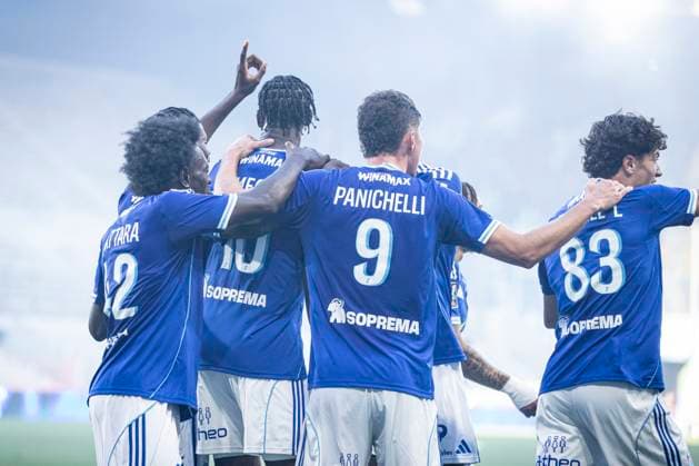 FOOTBALL : Ligue1 Racing Strasbourg vs Nantes - Stade de la Meinau Strasbourg . 24 08 2025 Joie des joueurs de l equipe de Racing Strasbourg apres le but de Emanuel Emegha 10 Racing de Strasbourg  Copyright: xElyxandroxCEGARRAx