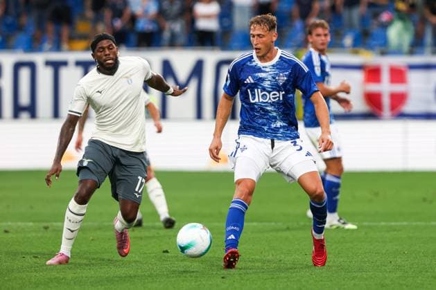 Mergim Vojvoda (Como 1907) during Como 1907 vs SS Lazio, Italian soccer Serie A match in Como, Italy, August 24 2025  Copyright: xMattiaxMartegani IPAxSportx xipa-agency.netx xx IPA_63153796 IPA_Agency_IPA63153796