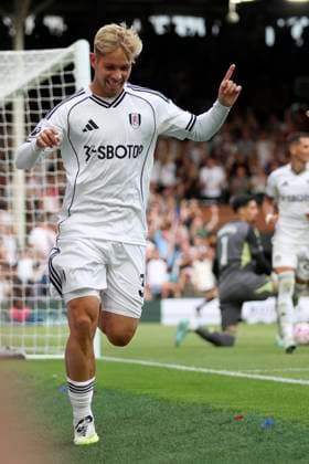 Fulham v Manchester United, ManU - Premier League Emile Smith Rowe of Fulham celebrates equalizing goal during the Premier League match between Fulham and Manchester United at Craven Cottage on August 24, 2025 in London, England. London Craven Cottage England United Kingdom Copyright: xNigelxFrench Sportsphoto APLx 14133634