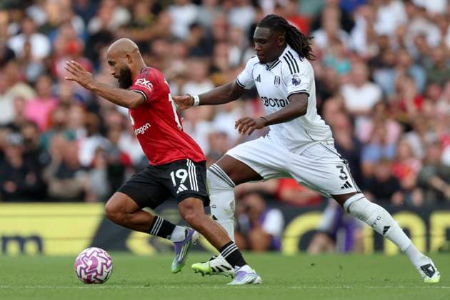 Fulham v Manchester United, ManU - Premier League Bryan Mbeumo of Manchester United and Calvin Bassey of Fulham challenge during the Premier League match between Fulham and Manchester United at Craven Cottage on August 24, 2025 in London, England. London Craven Cottage England United Kingdom Copyright: xNigelxFrench Sportsphoto APLx 14133637