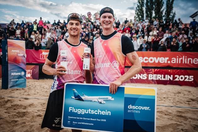 Beachvolleyball Männer Allianz German Beach Tour 2025 Tourstop Berlin 24.08.2025 v.l. Max Just und Philipp Huster gewinnen das Turnier in Berlin Berlin Funkhaus Beach Berlin Deutschland