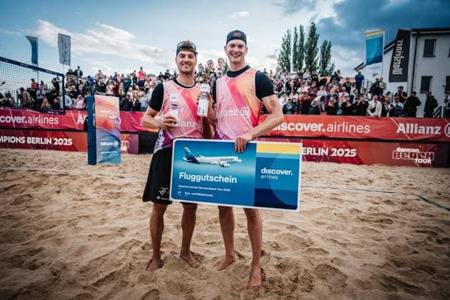 Beachvolleyball Männer Allianz German Beach Tour 2025 Tourstop Berlin 24.08.2025 v.l. Max Just und Philipp Huster gewinnen das Turnier in Berlin Berlin Funkhaus Beach Berlin Deutschland