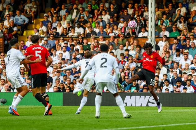 Fulham v Manchester United, ManU Premier League 24 08 2025. Patrick Dorgu (13) of Manchester United heads the ball during the Premier League match between Fulham and Manchester United at Craven Cottage, London, England on 24 August 2025. Editorial use only DataCo restrictions apply See www.football-dataco.com , Copyright: xNigelxKeenex PSI-22666-0059
