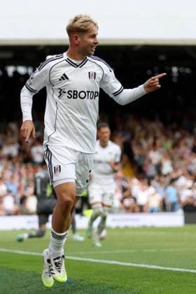 Fulham v Manchester United, ManU - Premier League Emile Smith Rowe of Fulham celebrates equalizing goal during the Premier League match between Fulham and Manchester United at Craven Cottage on August 24, 2025 in London, England. London Craven Cottage England United Kingdom Copyright: xNigelxFrench Sportsphoto APLx 14133640