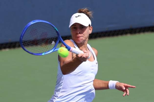 August 24, 2025, New York City, New York, United States: MAGDA LINETTE of Poland during the match against M. Kessler of USA in the first round of US Open 2025 at the USTA Billie Jean King National Tennis Center. Queens, New York City. Linette lost 5:7, 5:7. New York City United States - ZUMAc278 20250824_zsp_c278_007 Copyright: xMarcinxCholewinskix