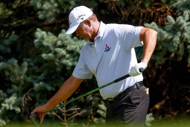 The Ally Challenge GRAND BLANC,MICHIGAN-AUGUST 24: Retief Goosen of South Africa cleans his club at the 2nd tee during the final round of The Ally Challenge presented by McLaren at Warwick Hills Golf & Country Club, Grand Blanc, MI, USA Sunday, August 24, 2025. Grand Blanc Michigan United States  Copyright: xAmyxLemusx originalFilename:lemus-theallyc250824_npNcV.jpg