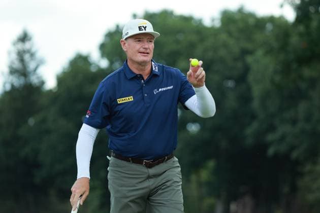 The Ally Challenge GRAND BLANC,MICHIGAN-AUGUST 24: Ernie Els of South Africa acknowledges the crowd after his bisdie on the third green during the final round of The Ally Challenge presented by McLaren at Warwick Hills Golf & Country Club, Grand Blanc, MI, USA Sunday, August 24, 2025. Grand Blanc Michigan United States  Copyright: xJorgexLemusx originalFilename:lemus-theallyc250824_npe0A.jpg