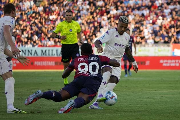 Cagliari Calcio v ACF Fiorentina - Serie A Domilson Dodo of ACF Fiorentina and Michael Folorusho, number 90 of Cagliari Calcio, play during the Serie A TIM match between Cagliari Calcio and ACF Fiorentina in Italy on August 24, 2025. Cagliari Italy  Copyright: xAlessandroxToccox originalFilename:alessandro-cagliari250824_npH8Y.jpg
