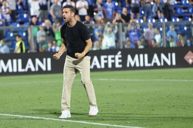 ComoÕs Como 1907 s head coach Cesc Fabregas during the Serie A soccer match between Como and Lazio at the G Sinigaglia Stadium in Como north Italy - Sunday, August 24 2025. - Soccer .  Copyright: xAntonioxSaia LaPressex