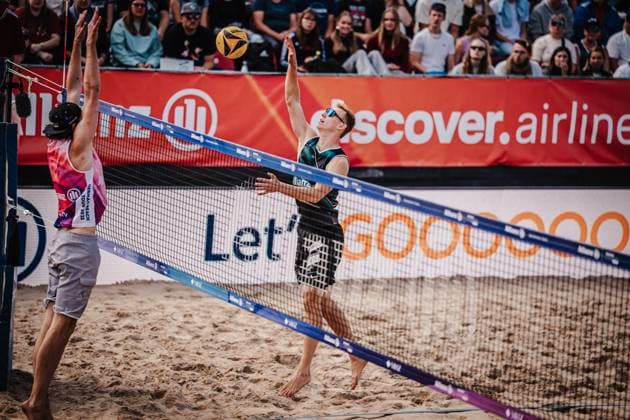 Beachvolleyball Männer Allianz German Beach Tour 2025 Tourstop Berlin 24.08.2025 v.l. Jannik Kühlborn gegen Jonas Reinhardt Berlin Funkhaus Beach Berlin Deutschland