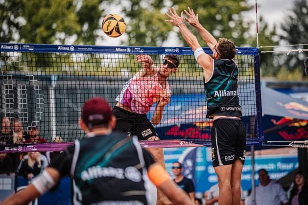 Beachvolleyball Männer Allianz German Beach Tour 2025 Tourstop Berlin 24.08.2025 Max Just beim Angriff Berlin Funkhaus Beach Berlin Deutschland