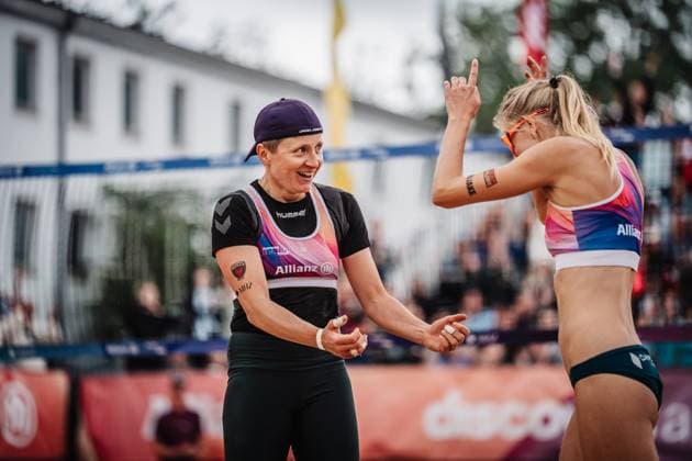 Beachvolleyball Frauen Allianz German Beach Tour 2025 Tourstop Berlin 24.08.2025 v.l. Melanie Gernert und Nele Barber jubeln Berlin Funkhaus Beach Berlin Deutschland
