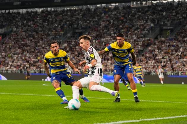 JuventusÕs Francisco Concei‹o fights for the ball with ParmaÕs Valeri and ParmaÕs Valenti during the Serie A soccer match between Juventus Fc and Parma at the Juventus Stadium in Turin, north west Italy - August 24, 2025. - Soccer  Copyright: xFabioxFerrari LaPressex