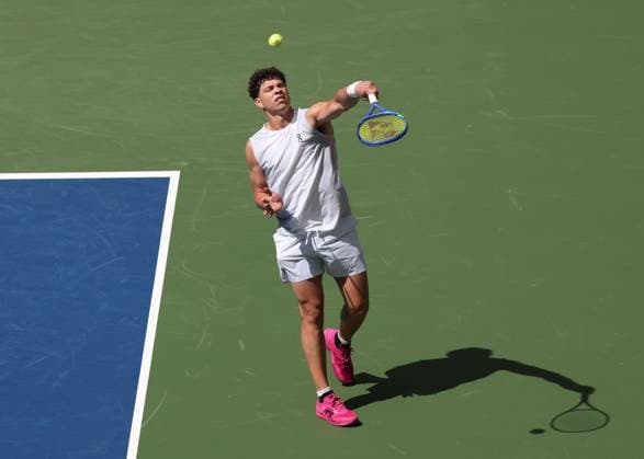 Ben Shelton (USA), von oben, US Open Championships 2023, USTA Billie Jean King National Tennis Center, Flushing Meadows, New York, USA . Copyright: xJuergenxHasenkopfx