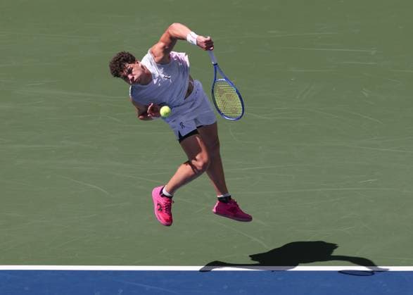 Ben Shelton (USA), von oben, US Open Championships 2023, USTA Billie Jean King National Tennis Center, Flushing Meadows, New York, USA . Copyright: xJuergenxHasenkopfx
