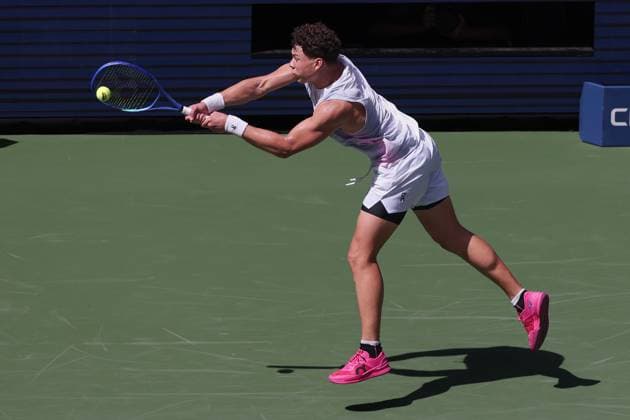 Ben Shelton (USA), von oben, US Open Championships 2023, USTA Billie Jean King National Tennis Center, Flushing Meadows, New York, USA . Copyright: xJuergenxHasenkopfx