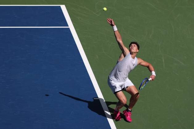Ben Shelton (USA), von oben, US Open Championships 2023, USTA Billie Jean King National Tennis Center, Flushing Meadows, New York, USA . Copyright: xJuergenxHasenkopfx