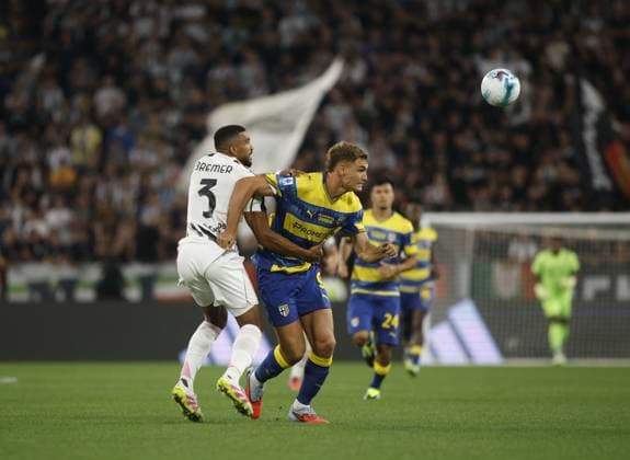 Gelson Bremer of Juventus FC and Mateo Pellegrino of Parma Calcio 1913 during the Italian Serie A 2025 26 season, football match between Juventus FC and Parma Calcio 1913 on 24 August 2025 at Allianz Stadium in Turin, Italy. Photo Nderim Kaceli  Copyright: xNderimxKaceli IPAxSportx xipa-agency.netx xx IPA_63160943 IPA_Agency_IPA63160943