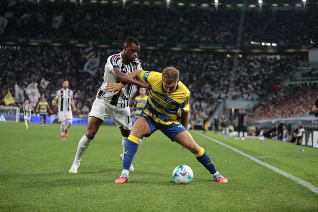 Perre Kalulu of Juventus FC and Mateo Pellegrino of Parma Calcio 1913 during the Italian Serie A 2025 26 season, football match between Juventus FC and Parma Calcio 1913 on 24 August 2025 at Allianz Stadium in Turin, Italy. Photo Nderim Kaceli  Copyright: xNderimxKaceli IPAxSportx xipa-agency.netx xx IPA_63160968 IPA_Agency_IPA63160968