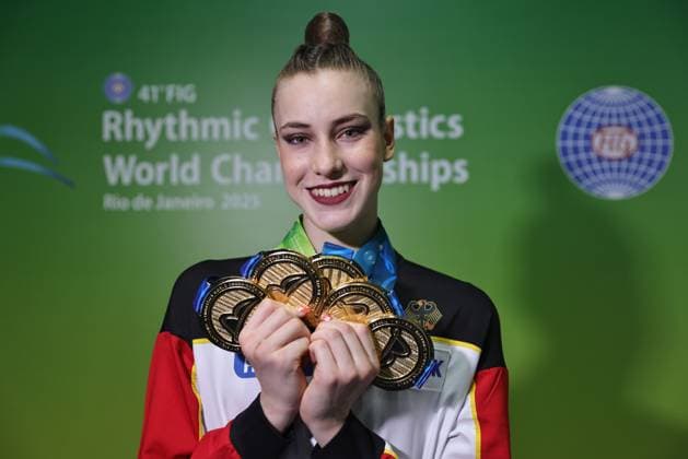 Darja Varfolomeev, GER, presenting her five gold medals after 2025 World Rhythmic gymnastics, Rhythmische Sportgymnastik, RSG championships in Rio de Janeiro; 24 08 2025; *** Darja Varfolomeev, GER, presenting her five gold medals after 2025 World Rhythmic Gymnastics championships in Rio de Janeiro 24 08 2025 